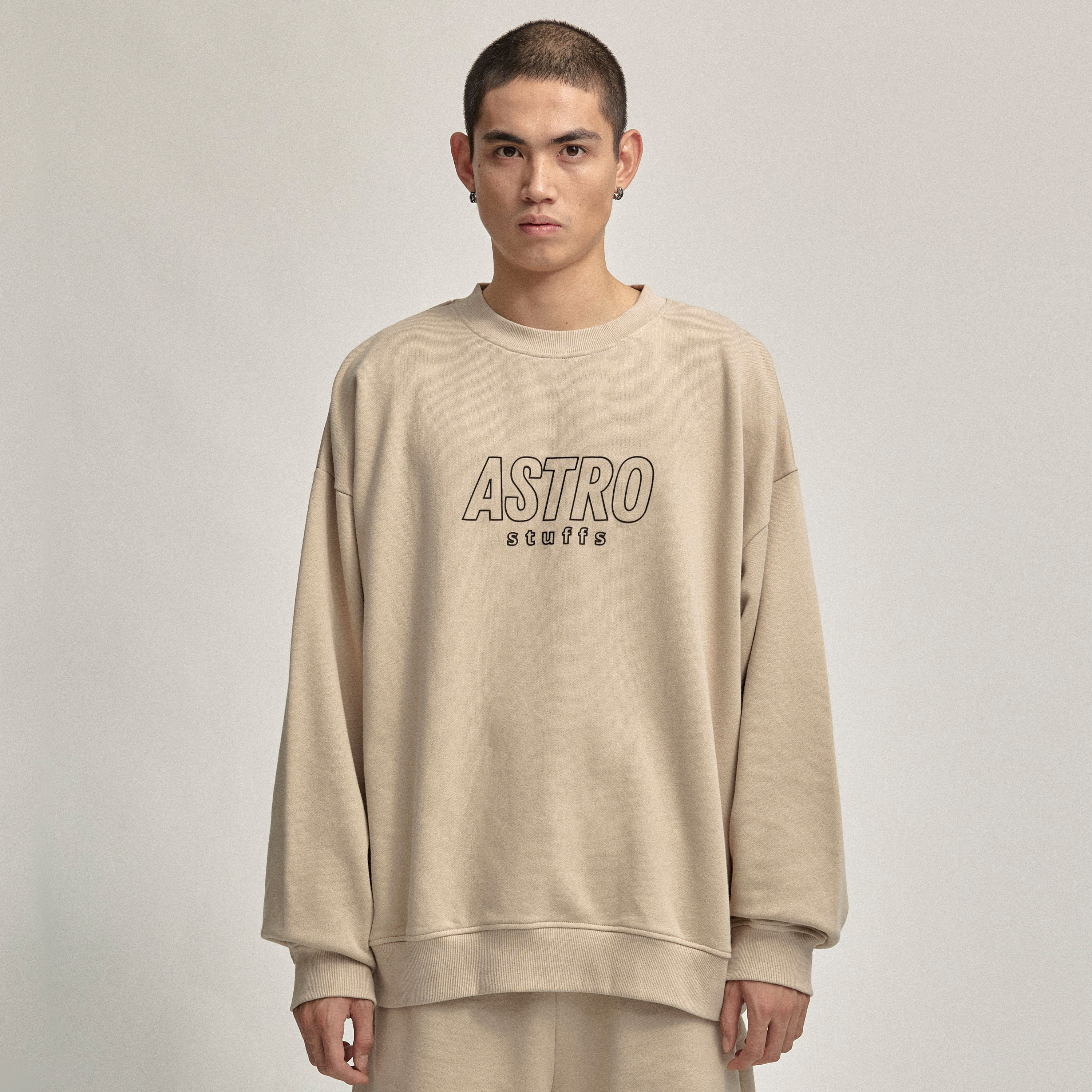 outline logo sweatshirt